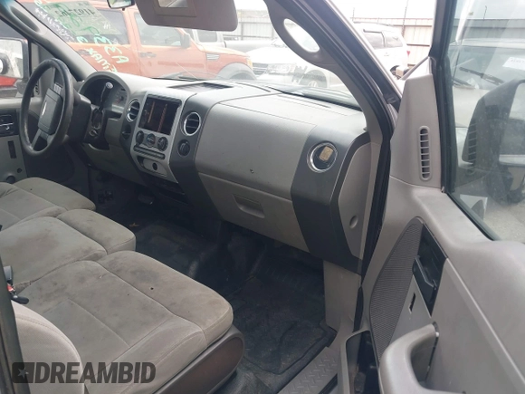 2006 Ford F-150 STX with VIN 1FTRX12W06FA33922, listed as a IAAI auction lot 41927462 with 256,709 mi miles. Bid and sale history available at carsss.com. Image 5.