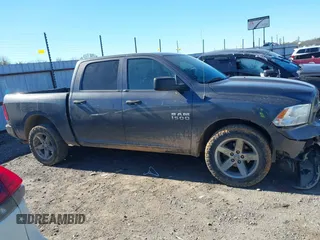 2016 Ram 1500 Express z VIN 1C6RR6KG8GS389924, wystawiony jako IAAI lot #40887357 z przebiegiem 140 327 mil mil oraz . Historia ofert i sprzedaży dostępna na DreamBid. Obrazek 13.