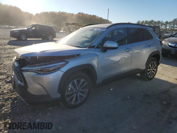 2022 Toyota Corolla Cross XLE z VIN 7MUDAABG2NV043649, wystawiony jako Copart lot #76577044 z przebiegiem 9 495 mil mil oraz Szkoda całkowita • Salvage title. Historia ofert i sprzedaży dostępna na DreamBid. Obrazek 1.