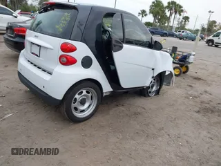 2009 Smart fortwo Pure z VIN WMEEJ31X39K314325, wystawiony jako IAAI lot #41607981 z przebiegiem 59 684 mil mil oraz . Historia ofert i sprzedaży dostępna na DreamBid. Obrazek 13.