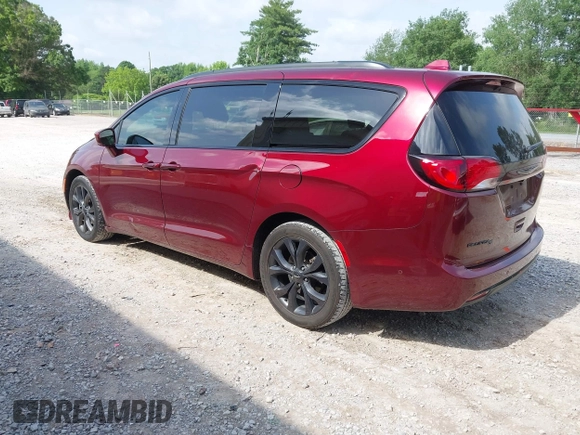 2019 Chrysler Pacifica Touring Plus z VIN 2C4RC1FG6KR532127, wystawiony jako IAAI lot #42285029 z przebiegiem 89 516 mil mil oraz . Historia ofert i sprzedaży dostępna na DreamBid. Obrazek 3.