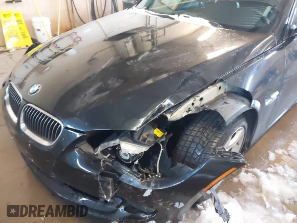 2011 BMW 3 Series 328i xDrive with VIN WBAKF5C58BE395799, listed as a IAAI auction lot 41580621 with 110,547 mi miles. Bid and sale history available at carsss.com. Image 6.
