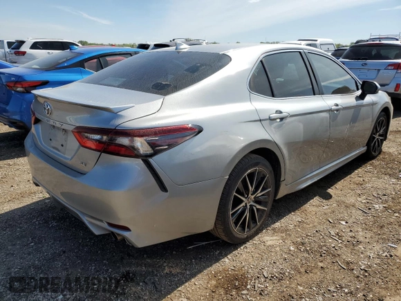 2022 Toyota Camry SE z VIN 4T1G11AK7NU633060, wystawiony jako Copart lot #58509575 z przebiegiem 208 372 mil mil oraz Czysty tytuł • Clean title. Historia ofert i sprzedaży dostępna na DreamBid. Obrazek 3.