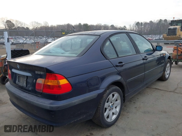 2002 BMW 3 Series 325i with VIN WBAEV33462KL55864, listed as a IAAI auction lot 41655195 with 213,127 mi miles. Bid and sale history available at carsss.com. Image 4.