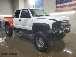 2000 Chevrolet Silverado 1500 LS with VIN 2GCEK19T6Y1315534, listed as a Copart auction lot 41750145 with 164,363 mi miles and Salvage Title. Bid and sale history available at carsss.com. Image 4.
