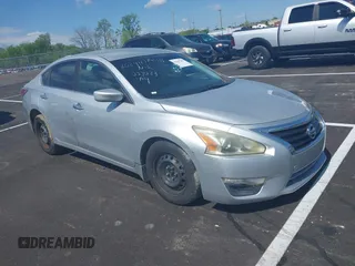 2014 Nissan Altima SV with VIN 1N4AL3AP0EC323033, listed as a IAAI auction lot 41665147 with 145,271 mi miles and . Bid and sale history available at carsss.com. Image 1.