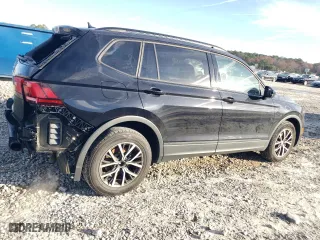 2021 Volkswagen Tiguan S with VIN 3VV1B7AX5MM044258, listed as a Copart auction lot 83335654 with 26,038 mi miles and Salvage Title. Bid and sale history available at carsss.com. Image 3.