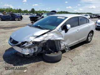 2013 Honda Civic LX z VIN 2HGFB2F51DH579764, wystawiony jako Copart lot #56401295 z przebiegiem 99 992 mil mil oraz Szkoda całkowita • Salvage title. Historia ofert i sprzedaży dostępna na DreamBid. Obrazek 1.