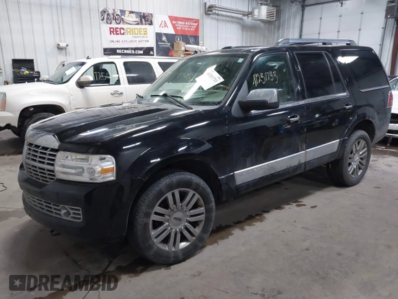 2008 Lincoln Navigator with VIN 5LMFU28558LJ11589, listed as a IAAI auction lot 41231733 with 1 mi miles. Bid and sale history available at carsss.com. Image 2.