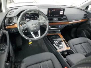 2023 Audi Q5 S line Premium Plus z VIN WA1EAAFY4P2160526, wystawiony jako Copart lot #46300265 z przebiegiem 8354 mil mil oraz Szkody całkowita. Historia ofert i sprzedaży dostępna na DreamBid. Obrazek 8.