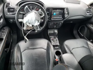 2020 Jeep Compass Limited z VIN 3C4NJCCBXLT211330, wystawiony jako Copart lot #56938845 z przebiegiem 98 968 mil mil oraz Szkoda całkowita • Salvage title. Historia ofert i sprzedaży dostępna na DreamBid. Obrazek 8.