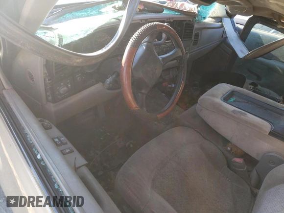 2000 Chevrolet Silverado 1500 LS with VIN 2GCEC19V3Y1241827, listed as a Copart auction lot 83176464 with 0 mi miles and Salvage Title. Bid and sale history available at carsss.com. Image 8.