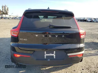 2023 Volvo XC40 Plus Dark Theme с VIN YV4L12UW5P2912803, выставлен на аукционе Copart как лот 49516625 с пробегом 15 303 миль миль и Списание • Salvage title. История ставок и продаж доступна на DreamBid. Изображение 6.