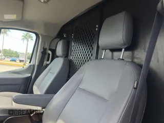 2017 Ford Transit z VIN 1FTYE1YM7HKA68149, wystawiony jako IAAI lot #42787309 z przebiegiem 192 344 mil mil oraz . Historia ofert i sprzedaży dostępna na DreamBid. Obrazek 11.