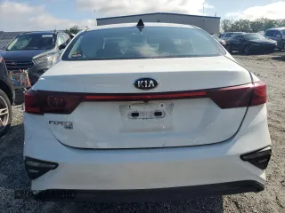 2021 Kia Forte FE with VIN 3KPF24AD1ME374353, listed as a Copart auction lot 57793725 with 43,016 mi miles and Salvage title. Bid and sale history available at DreamBid. Image 6.