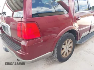 2004 Lincoln Navigator Luxury z VIN 5LMFU27R94LJ10282, wystawiony jako IAAI lot #42115619 z przebiegiem 204 576 mil mil oraz . Historia ofert i sprzedaży dostępna na DreamBid. Obrazek 12.