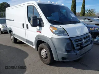 2016 Ram ProMaster Cargo z VIN 3C6TRVAG5GE134667, wystawiony jako IAAI lot #41411317 z przebiegiem 109 352 mil mil oraz . Historia ofert i sprzedaży dostępna na DreamBid. Obrazek 1.