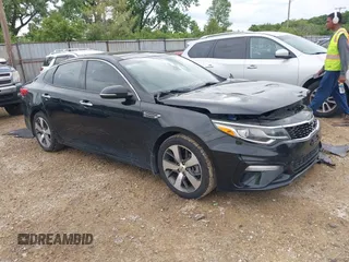 2019 Kia Optima LX z VIN 5XXGT4L3XKG297461, wystawiony jako IAAI lot #42322350 z przebiegiem 103 660 mil mil oraz . Historia ofert i sprzedaży dostępna na DreamBid. Obrazek 1.