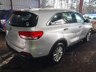 2017 Kia Sorento LX with VIN 5XYPG4A31HG193291, listed as a IAAI auction lot 41711059 with 119,491 mi miles. Bid and sale history available at carsss.com. Image 4.