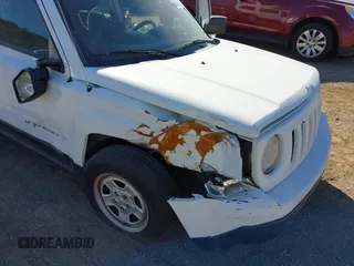 2016 Jeep Patriot Sport SE z VIN 1C4NJPBA8GD575435, wystawiony jako IAAI lot #40553382 z przebiegiem 187 685 mil mil oraz . Historia ofert i sprzedaży dostępna na DreamBid. Obrazek 6.