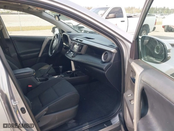 2018 Toyota RAV4 XLE with VIN 2T3WFREV5JW407424, listed as a IAAI auction lot 41869290 with 111,413 mi miles. Bid and sale history available at carsss.com. Image 5.