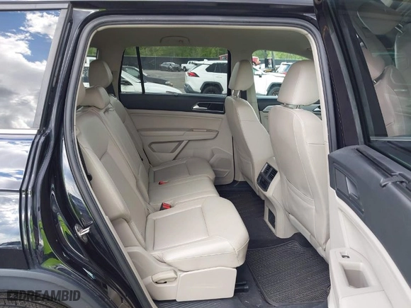 2018 Volkswagen Atlas 3.6L V6 SE with VIN 1V2CR2CA7JC570238, listed as a IAAI auction lot 42028477 with 85,210 mi miles. Bid and sale history available at carsss.com. Image 8.