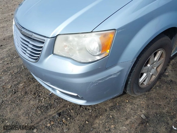 2013 Chrysler Town & Country Touring with VIN 2C4RC1BG7DR525986, listed as a IAAI auction lot 41920947 with 134,999 mi miles. Bid and sale history available at carsss.com. Image 6.