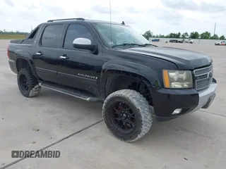 2008 Chevrolet Avalanche LTZ with VIN 3GNFK12348G145932, listed as a IAAI auction lot 42149307 with 1 mi miles. Bid and sale history available at carsss.com. Image 1.