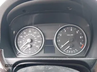 2007 BMW 3 Series 328xi z VIN WBAVC93527KX53775, wystawiony jako IAAI lot #42124420 z przebiegiem Nie podano mil oraz . Historia ofert i sprzedaży dostępna na DreamBid. Obrazek 7.