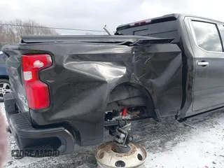 2019 Chevrolet Silverado 1500 High Country with VIN 1GCUYHEL1KZ204249, listed as a IAAI auction lot 41718868 with 36,237 mi miles. Bid and sale history available at carsss.com. Image 6.