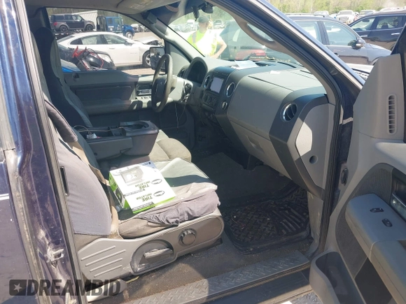 2005 Ford F-150 XLT with VIN 1FTPX14585NB29863, listed as a IAAI auction lot 42117501 with 305,480 mi miles. Bid and sale history available at carsss.com. Image 5.