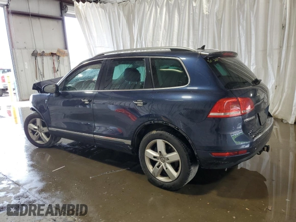 2014 Volkswagen Touareg Sport with VIN WVGEF9BP2ED002718, listed as a Copart auction lot 59526575 with 194,480 mi miles and Non repairable. Bid and sale history available at DreamBid. Image 2.