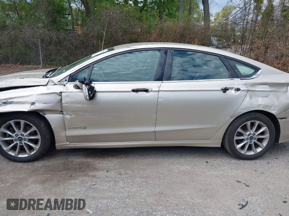 2017 Ford Fusion Hybrid SE с VIN 3FA6P0LU4HR301943, выставлен на аукционе IAAI как лот 42217709 с пробегом 102 791 миль миль и . История ставок и продаж доступна на DreamBid. Изображение 14.