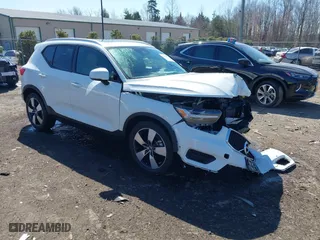 2019 Volvo XC40 Momentum with VIN YV4162UK1K2152173, listed as a IAAI auction lot 41771412 with 30,002 mi miles. Bid and sale history available at carsss.com. Image 1.