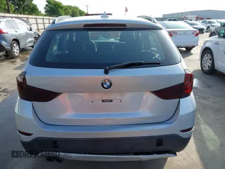 2014 BMW X1 sDrive28i z VIN WBAVM1C51EVW52544, wystawiony jako IAAI lot #41901275 z przebiegiem 117 832 mil mil oraz . Historia ofert i sprzedaży dostępna na DreamBid. Obrazek 6.