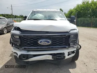2023 Ford F-250 XL with VIN 1FT8W2BTXPEC34552, listed as a Copart auction lot 65428444 with 39,595 mi miles and Salvage title. Bid and sale history available at DreamBid. Image 5.