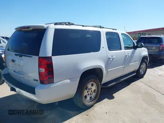 2011 Chevrolet Suburban LT with VIN 1GNSCJE07BR342646, listed as a IAAI auction lot 41698811 with 118,856 mi miles. Bid and sale history available at carsss.com. Image 4.