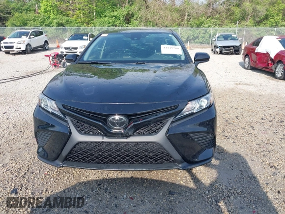 2020 Toyota Camry SE z VIN 4T1G11AK7LU970275, wystawiony jako IAAI lot #42149780 z przebiegiem 67 969 mil mil oraz . Historia ofert i sprzedaży dostępna na DreamBid. Obrazek 12.