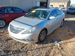 2014 Hyundai Sonata SE with VIN 5NPEC4AC0EH848726, listed as a IAAI auction lot 41747200 with 121,720 mi miles and . Bid and sale history available at DreamBid. Image 17.