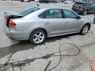 2012 Volkswagen Passat SE с VIN 1VWBH7A31CC107383, выставлен на аукционе Copart как лот 54706945 с пробегом 82 227 миль миль и Списание • Salvage title. История ставок и продаж доступна на DreamBid. Изображение 3.