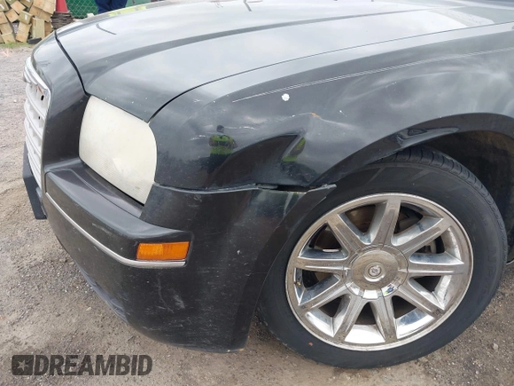 2006 Chrysler 300 Touring z VIN 2C3LA53G36H113174, wystawiony jako IAAI lot #42274652 z przebiegiem 229 422 mil mil oraz . Historia ofert i sprzedaży dostępna na DreamBid. Obrazek 17.
