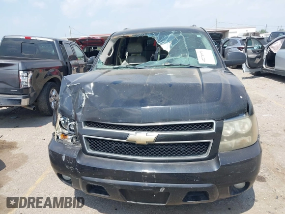 2008 Chevrolet Suburban 3LT z VIN 3GNFC16018G108883, wystawiony jako IAAI lot #42271973 z przebiegiem Nie podano mil oraz . Historia ofert i sprzedaży dostępna na DreamBid. Obrazek 12.