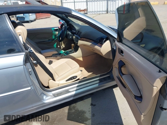 2006 BMW 3 Series 325Ci with VIN WBABW334X6PX85650, listed as a IAAI auction lot 42012665 with 169,731 mi miles. Bid and sale history available at carsss.com. Image 5.