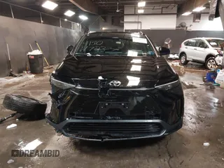 2024 Toyota bZ4X XLE z VIN JTMAAAAA3RA043494, wystawiony jako IAAI lot #41509723 z przebiegiem 5 279 mil mil oraz . Historia ofert i sprzedaży dostępna na DreamBid. Obrazek 13.