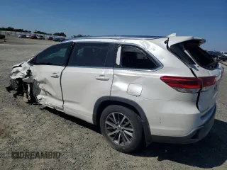 2018 Toyota Highlander SE with VIN 5TDKZRFH9JS528795, listed as a Copart auction lot 54453665 with 114,004 mi miles and Salvage title. Bid and sale history available at DreamBid. Image 2.