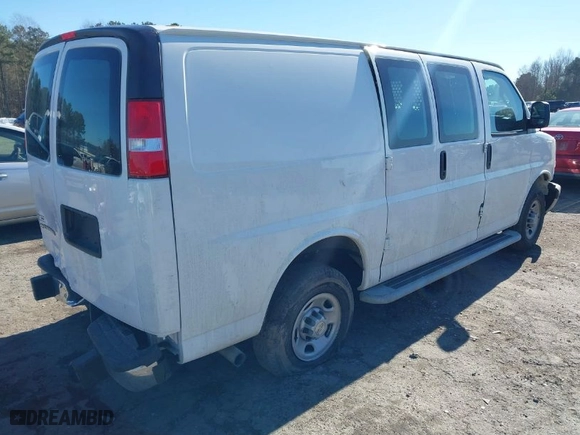 2022 Chevrolet Express Cargo Van with VIN 1GCWGAFP7N1202626, listed as a IAAI auction lot 41423233 with 31,257 mi miles. Bid and sale history available at carsss.com. Image 4.