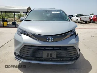 2022 Toyota Sienna XLE Woodland Edition with VIN 5TDASKFC4NS043062, listed as a Copart auction lot 65585174 with 26,077 mi miles and Clean Title. Bid and sale history available at carsss.com. Image 5.