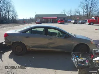 2007 Pontiac G6 1SV Value Leader with VIN 1G2ZF58B474193687, listed as a IAAI auction lot 41751844 with 185,093 mi miles. Bid and sale history available at carsss.com. Image 14.