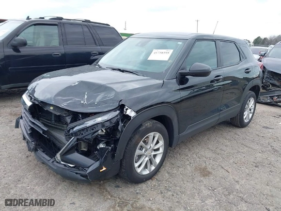 2024 Chevrolet TrailBlazer LS with VIN KL79MMSL3RB098482, listed as a IAAI auction lot 41758595 with 9,581 mi miles. Bid and sale history available at carsss.com. Image 2.