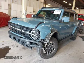 2022 Ford Bronco with VIN 1FMEE5BP2NLB64026, listed as a IAAI auction lot 41796641 with 30,779 mi miles. Bid and sale history available at carsss.com. Image 17.